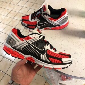 Men’s Nike Zoom Vomero 5 ‘Bright Crimson size 9.5